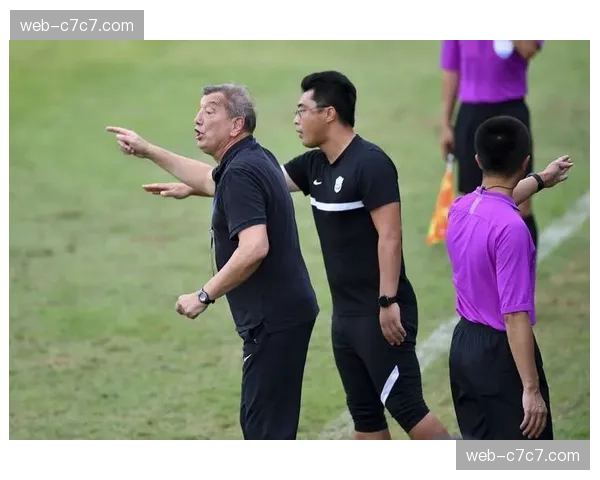 梅州客家0-2不敌沧州雄狮,遭遇主场两连败 梅州客家0-2不敌沧州雄狮,遭遇主场两连败